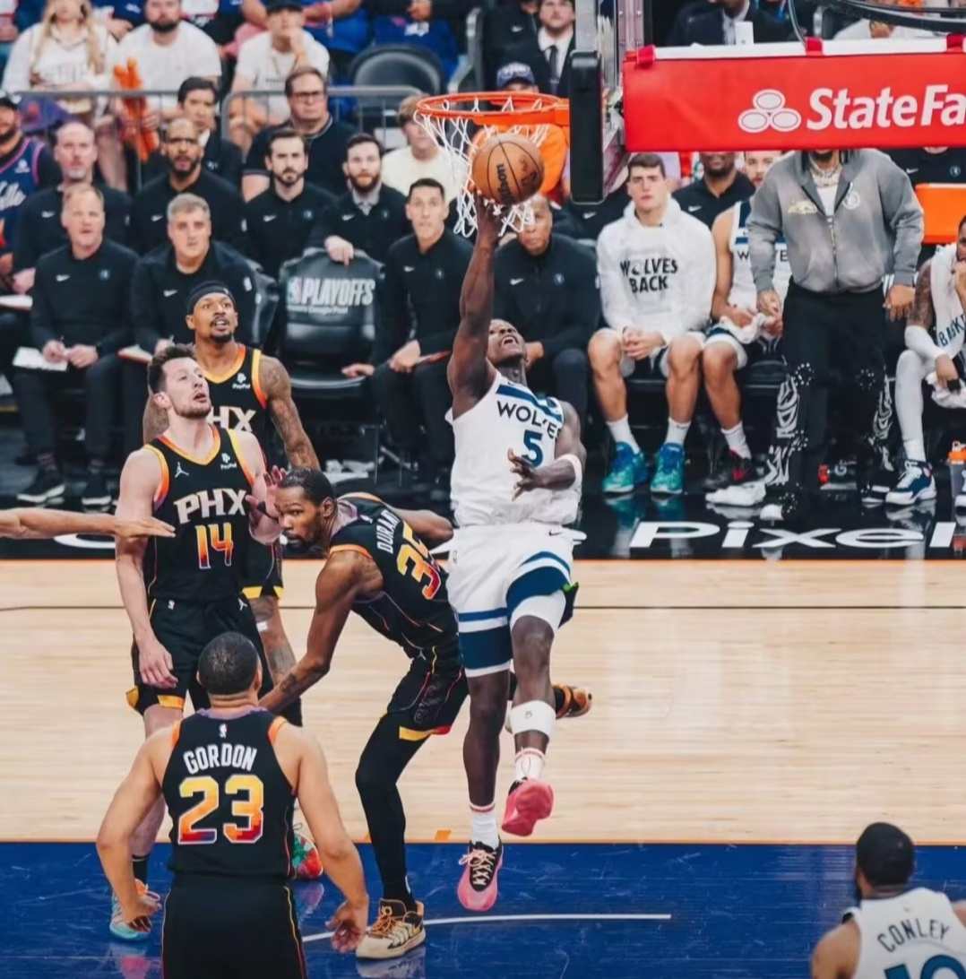 湖人B队横扫美国男篮,杜兰特制霸全场 湖人B队横扫美国男篮,杜兰特制霸全场