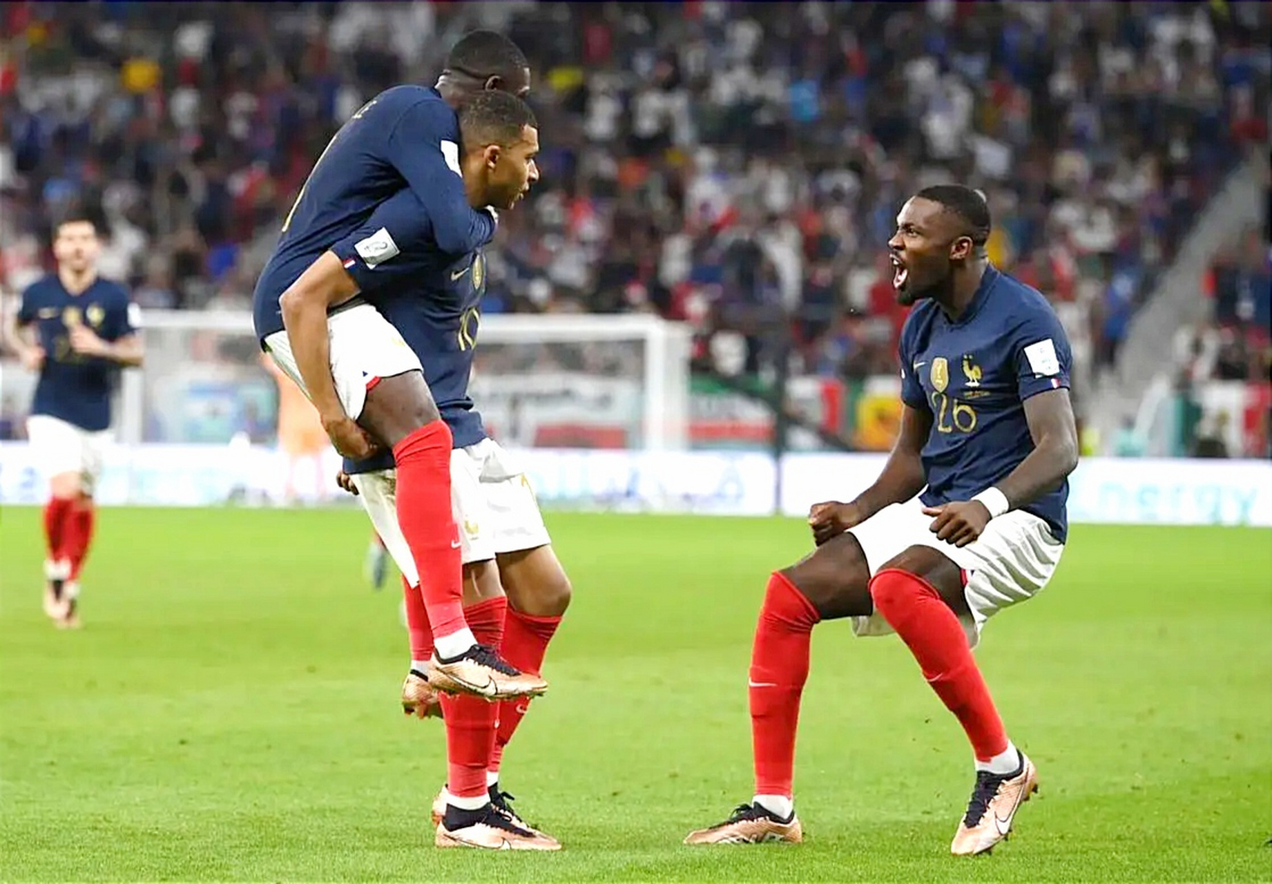 TL横扫T1，Hanssama极限生还后反打焦点之战八强赛，强势挺进下一轮的简单介绍