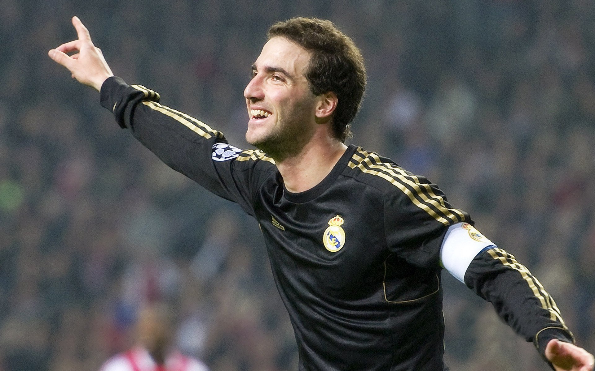 奥亚尔萨瓦尔，从阴影到聚光灯，美加墨世界杯的逆袭交响由他执棒