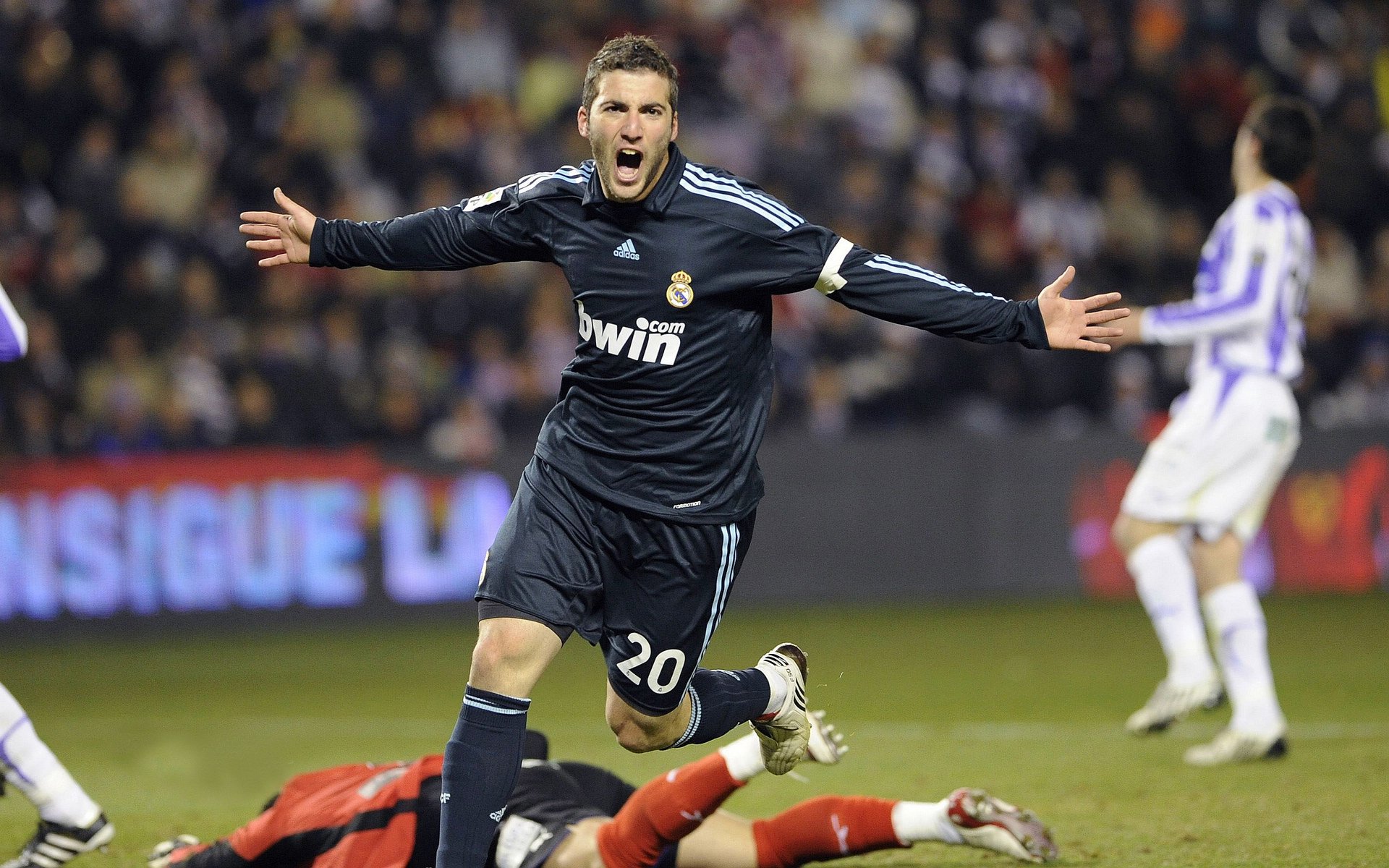 阿尔及利亚全面压制奥地利，德布劳内表现堪称教科书，足球战术与个人才华的巅峰对话